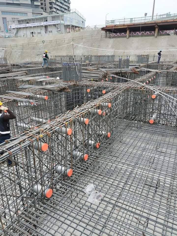 喬鴻連通管蓋實際安裝於建築排水管現場施工照片，筏基底板配管防堵工法，省下七成工時